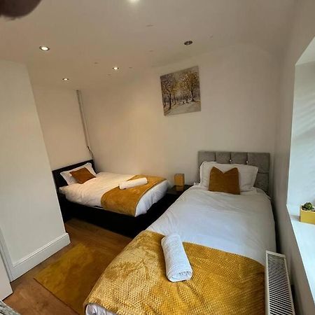 Fabulous 3 Bedroom House , Sleeps Up To 5-7 Guest. South Ockendon Exteriér fotografie