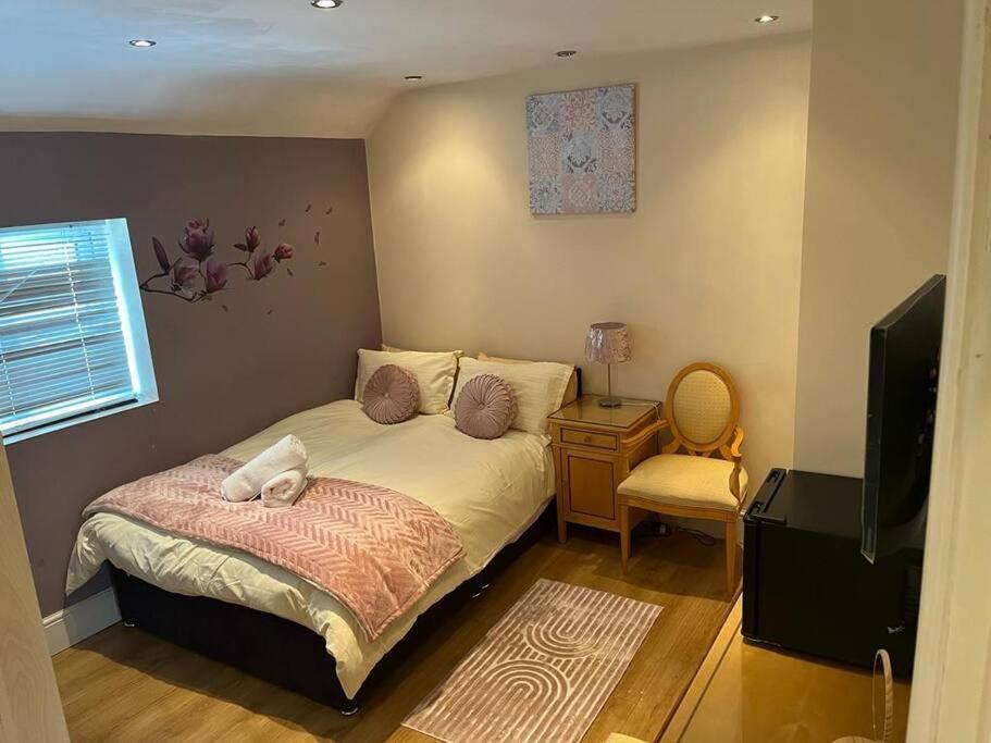 Fabulous 3 Bedroom House , Sleeps Up To 5-7 Guest. South Ockendon Exteriér fotografie